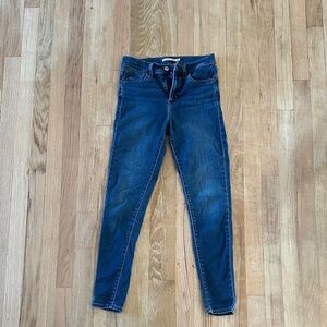 Levi's Women's Classic Blue Skinny Jeans